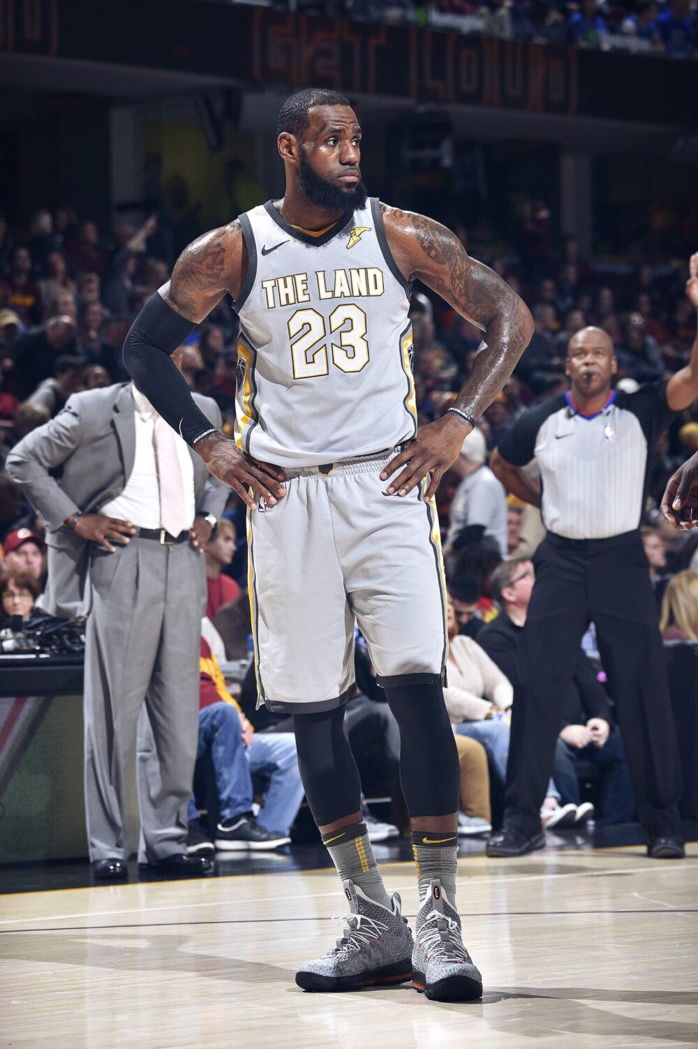 比赛没打爽？管泽元：BLG选手们吃完饭后 一起骑着共享单车去网吧