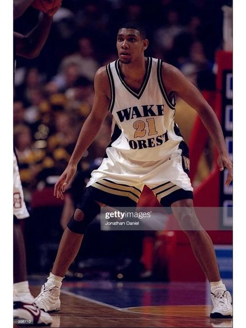 弗里克：拉菲尼亚回归对球队非常利好，我们仍有需要改进之处